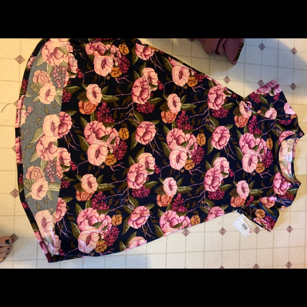 Clearing closet sale! BNWT Carly!
